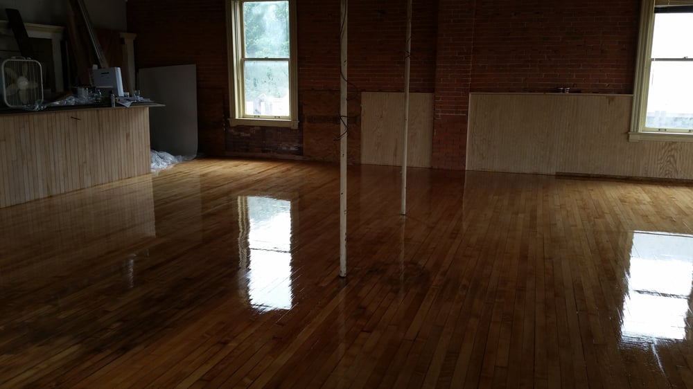 Bild Wood Floor - The Mitten Brewery - Grand Rapids, MI - Refinished Maple Floors