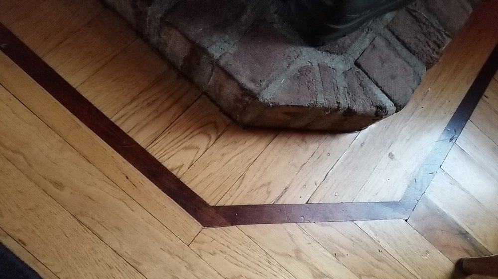 Bild Wood Floor - Walnut Feature Strip with Hickory